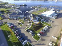 Park Point Marina Inn - parking