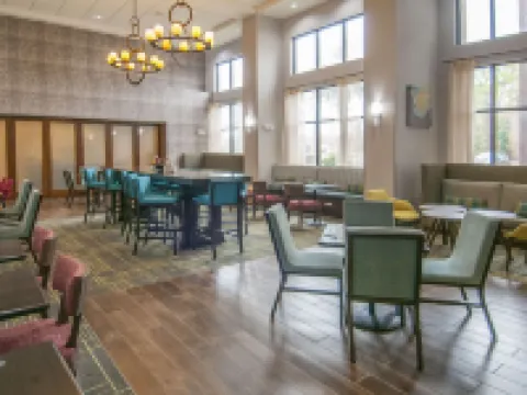 巴吞魯日艾倫港歡朋套房酒店 西巴吞魯日縣酒店