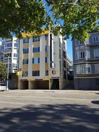 Castle Inn Отели рядом с достопримечательностью «Mohandas K. Gandhi (Gandhi Statue)»