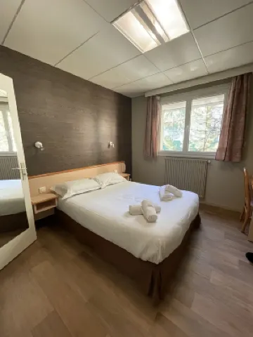 Hotel les Cigalons Hotels near ONET Technologies