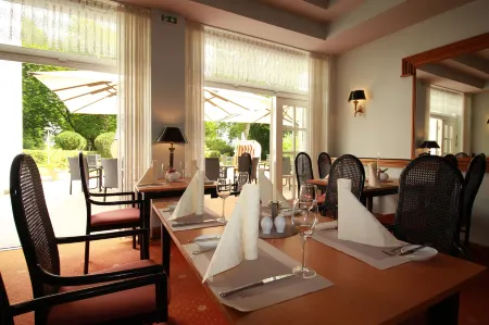 Parkhotel Klüschenberg Отели в г. Ной-Позерин