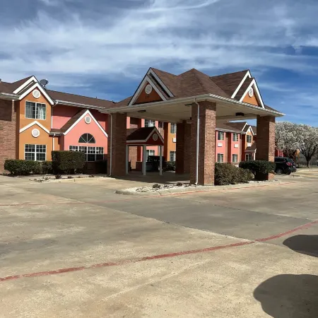 Longhorn Inn & Suites