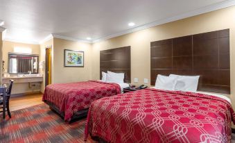 Econo Lodge Inn & Suites Escondido Downtown