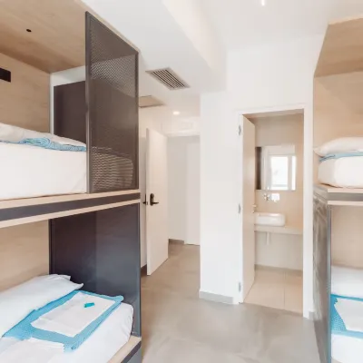 Athens Backpackers Hotels near Fix