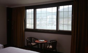 Lighthouse Hotel