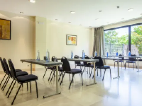 NH サン セバスティアン デ ロス レイエス サン・セバスティアン・デ・ロス・レイエスのホテル