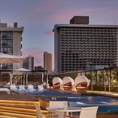 Hyatt Centric Waikiki Beach Отели рядом с достопримечательностью «Пляж Килей-Клифс»