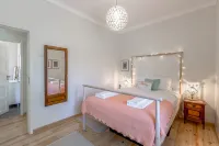 Sunny, Bright and Quiet Apartment, by TimeCooler Hotels in Alvalade