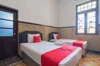 RedDoorz Syariah @ Kolonial Guest House Hotels in Kadipaten