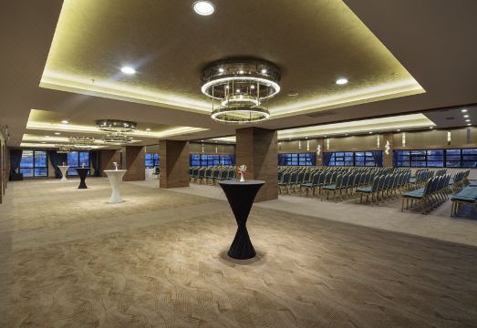 5. 라마다 엘라지그..