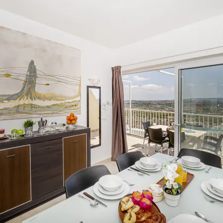 Summer Breeze Penthouse with Large Terrace and Hot Tub by Getaways Malta