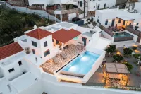 Kalathos Square Luxury Suites - Villas