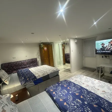 North Avenue Guest House Ltd, Heathrow Airport-Free Parking
