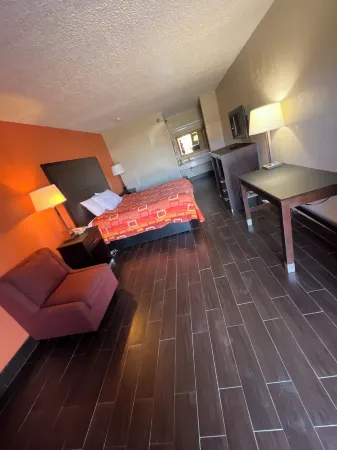 CourtesyStay Отели рядом с достопримечательностью «Харди Альмон Соссер Комплекс»