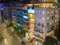 Diamond Luxury Hotel Hotels near Bahia de Halong