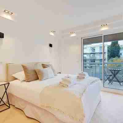 Charming apt with balcony - 2BR/4P - Suresnes Rooms