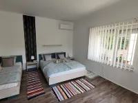 Sleeps 18 - Lakeview - House - Vonyarcvashegy Hotels in Keszthelyi
