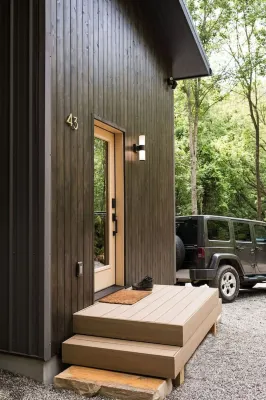 Romantic Couples Getaway 4 Miles to DT Hot Tub Haus 43