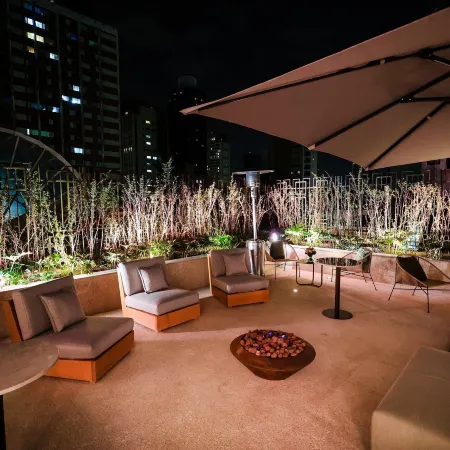 Qoya Hotel Curitiba, Curio Collection by Hilton Отели рядом с достопримечательностью «Футбольный стадион «Арена Байшада»»