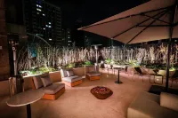 Qoya Hotel Curitiba, Curio Collection by Hilton Hotels near Iberico Restaurante E Cafe