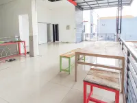 Super OYO 3702 Homestay Bougenville Syariah Hotel a Reggenza di Lamongan