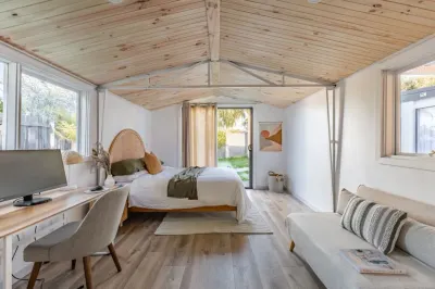 Sol Coastal Retreat - Outdoor Spa and Sauna Hotels near Rosebud Beach