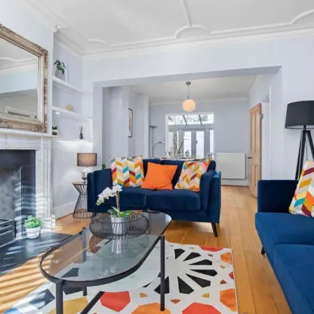 The Townhouse by My Getaways Free Parking