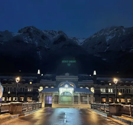Apartahotel Canfranc Отели в г. Canfranc-Estancion