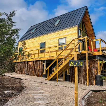 Bia Treehouse Fredericksburg
