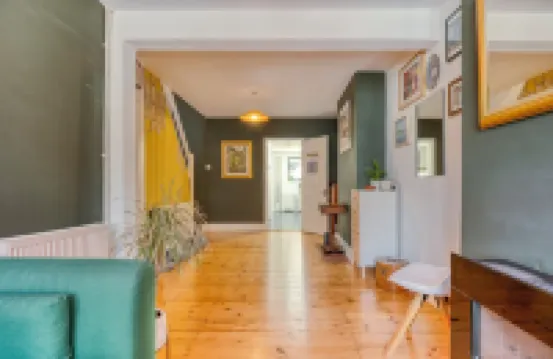 Stylish 2Bd with Private Garden and Sauna