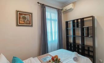 Spacious And Modern Look 3Br Bellezza Apartment