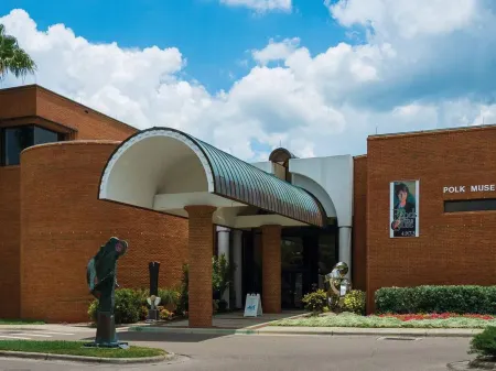 Game Night Ready Lakeland Stay Near Colleges Отели в г. Кристл-Лейк