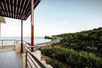Villa Armonia - Beachfront Majestic Retreat