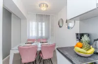Apartment Luxury Center فنادق في Kastel Sucurac