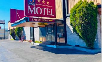 Three Judges Motel