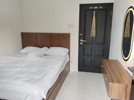 Homestay Jogja 999 Отели в г. Umbulharjo