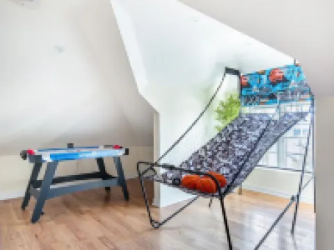 3BR Prime Luxury near NYC w Arcade Room Hotels in Yonkers