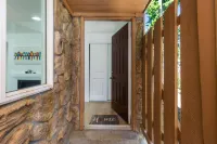 Comfy Stay in Bellevue Parking Included