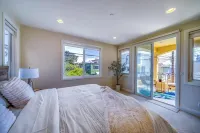 Beach Townhome with Ocean Views, Sleeps 6, Garage Parking Space