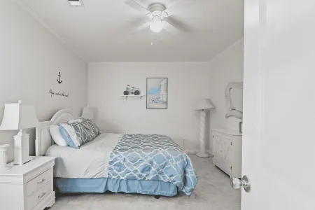 Gorgeous Lake House with Game Room featuring Breath-taking Views of Norfolk Lake