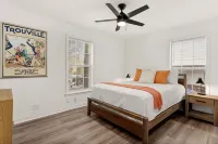 Heart of Tarrytown: Austin Retreat near DT and UT