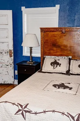 Charming 1-bedroom house in relaxing Alpine with WiFi, AC Hotels near Museum of the Big Bend