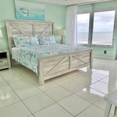 Dreams Come True! Charming 2-bedroom beachfront condo in delightful Ormond Beach
