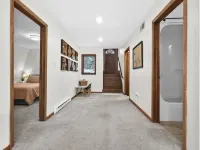 Sunset Burrow Retreat in Roscommon, MI - whole house, 3 bed, 2.5 bath! Hotels in Gerrish Township