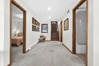 Sunset Burrow Retreat in Roscommon, MI - whole house, 3 bed, 2.5 bath! - Wifi