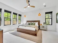 Spacious 6-bedroom House, Pool, Walk to Spooky Ln Beach Access, 2 Golf Carts!