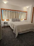 Peaceful and cozy newly remodeled mobile home, just 10 miles from South Haven!