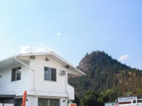 Granby River Inn & Suites Hotels in Kootenay Boundary