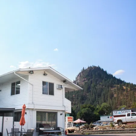 Granby River Inn & Suites