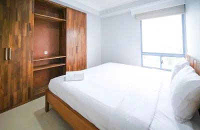 Homey 2Br with Extra Room at Taman Beverly Apartment